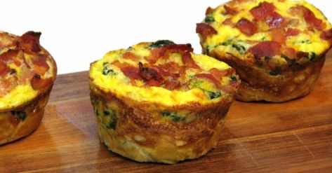 32 Surprising Things You Can Make With Your Muffin Tin Breakfast Souffle, Quinoa Bites, Mini Breakfast, Souffle Recipes, Muffin Tin Recipes, Egg Recipes For Breakfast, Potato Skins, Breakfast On The Go, Breakfast Muffins