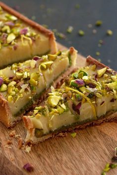 Halva Cake Recipe, Tarte Cake Recipe, Tart Cake Recipes, Baklava Tart, Halva Cake, Lebanese Sweets, Pistachio Tart, Halva Recipe, Tart Cake