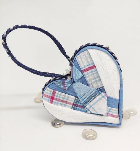 Give This Charming Ornament to a Favorite Guy - Quilting Digest Sew Heart, Quilt Sewing Room, Windsor Knot, Folded Fabric, Spring Quilts, Quilted Ornaments, Patriotic Quilts, Quilted Gifts, Fabric Heart