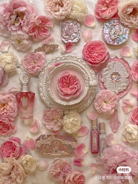 Pink Fancy Aesthetic, Flower Knows Makeup Brand, Princess Core Aesthetic, Flower Knows Makeup, Princesscore Aesthetic, Rococo Aesthetic, Makeup Douyin, Artsy Makeup, Beautiful Butterfly Photography