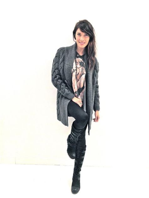 Pilar Rubio shows off the black Joan of Arctic Wedge boots. #SOREL Boots Sorel, Joan Of Arctic Wedge, Sorel Joan, Joan Of Arc, Window Shopping, Outfit Winter, Winter Clothing, Girls Boots, Wedge Boots