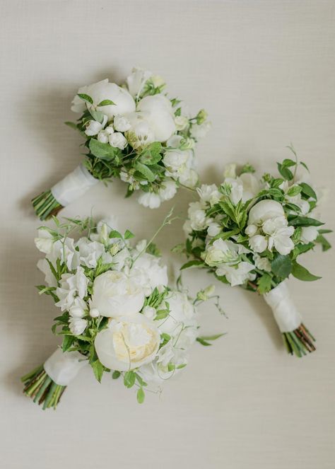 White Peony Bouquet Wedding, White Bridal Flowers, Wedding Bridesmaid Flowers, Small Bridal Bouquets, Garden Inspired Wedding, Simple Wedding Bouquets, Bridesmaid Bouquet White, Wedding Party Flowers, A Secret Garden