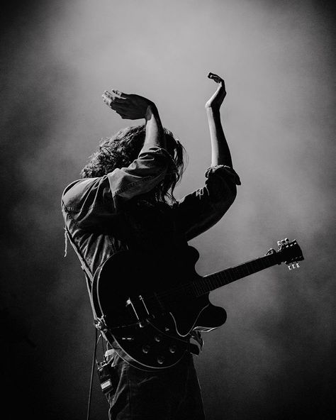 My first shoot with @mzklive and what a wonderful show ! Absolutely incredible performance by @hozier and his musicians on stage in one of… Hozier Aesthetic, Bog Man, I'm With The Band, Hozier, Six Feet Under, Music Photography, White Aesthetic, Music Is Life, On Stage