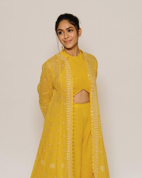 Mrunal Thakur in chikankari jacket set with matching infinity neck blouse,palazzo by House of Kotwara for "Sita Ramam" promotions! Mrunal Thakur Saree Sita Ramam, Mrunal Thakur Sita Ramam, Mrunal Thakur Hd Wallpaper, Mrunal Thakur Saree, Chikankari Jacket, Sita Ramam, Mrunal Thakur, Haldi Outfits, Simple Style Outfits