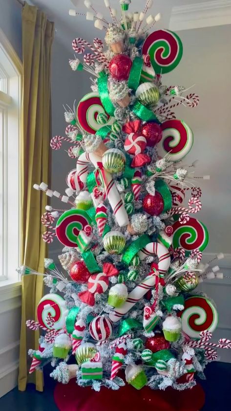 Candy Land Theme Christmas Decor, Grinch Fireplace, Christmas Trees 2023, Christmas Tree Goals, Candyland Tree, Christmas Tree Toppers Ideas Diy, Christmas Tree Toppers Ideas, Tree Toppers Ideas, Christmas Content