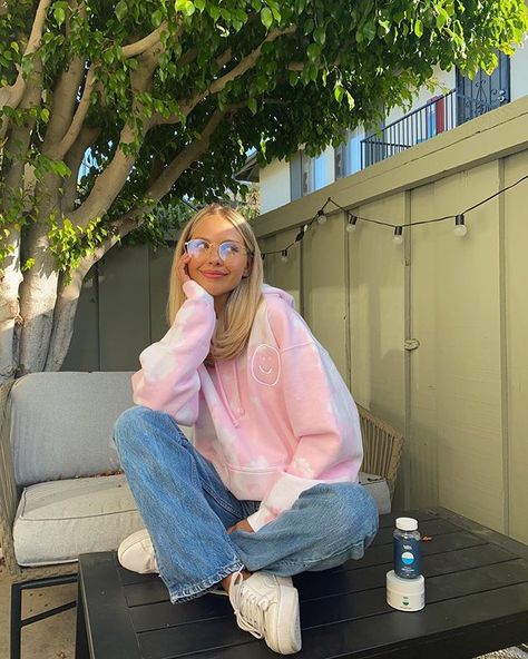 Tie Dye Hoodie Outfit, Brit Harvey, Pastel Hoodie, Blue Mom Jeans, Blue Aesthetic Pastel, Daily Outfit Inspiration, Dye Hoodie, Next Clothes