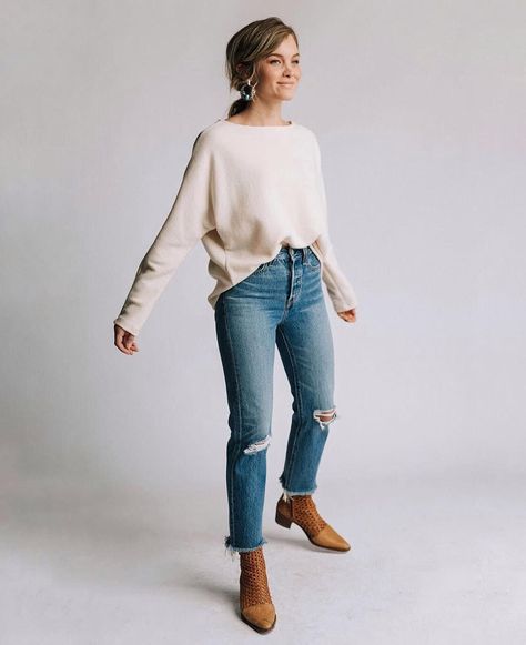 Shoes For Mom Jeans, Trendy Mom Outfits Fall, Shoes For Mom, Mom Outfits Fall, Clad And Cloth, Trendy Mom Outfits, Trendy Mom, Style Jeans, Cream Sweater