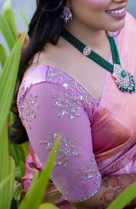 Pattusaree Blouse Designs Latest, Blouse For Silk Saree, Pink Blouse Designs, Netted Blouse Designs, Fashion Design Classes, Formal Saree, Cutwork Blouse, Net Blouse, Aari Blouse