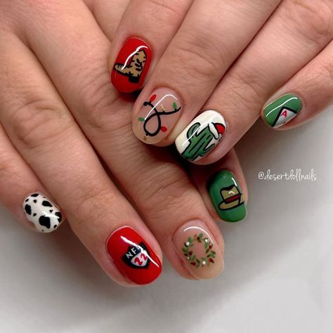 Christmas Cactus Nails, Western Christmas Nails Acrylic, Friends Nails Tv Show, Christmas Cow Nails, Christmas Western Nails, Cowboy Christmas Nails, Western Christmas Nails, Country Acrylic Nails, Rodeo Nails