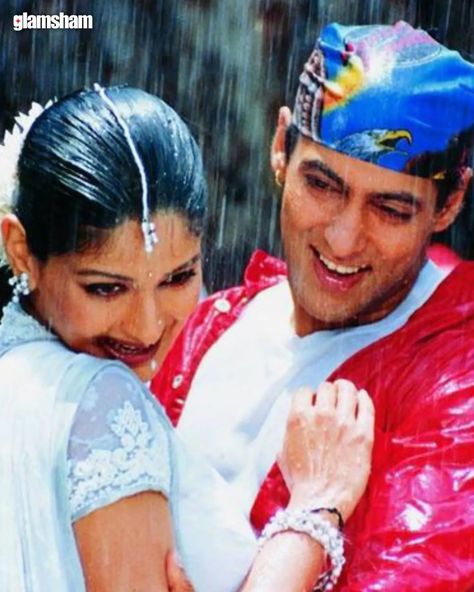 Check out these nostalgic old photos of Salman Khan and Sonali Bendre, capturing their timeless chemistry. ❤️✨ #glamsham #SalmanKhan #Sonalibendre #bollywood #90sromance (glamsham, SalmanKhan Sonalibendre, bollywood, 90sromance) Hum Saath Saath Hain, Salman Khan Wallpapers, Sonali Bendre, Romantic Photos Couples, Vintage Bollywood, Romantic Photos, Bollywood Movie, Face Images, Indian Weddings