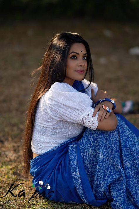 Blue Saree With White Blouse, Indigo Saree With White Blouse, Blue Cotton Saree With White Blouse, Chicken Blouse, White Chicken Blouse, Indigo Saree Styling, Chicken Blouse Design, Indigo Cotton Saree, Net Saree Blouse Designs