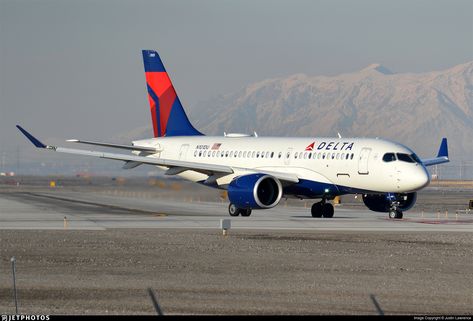 A220 Airbus, Aircraft Hanger, Airbus A220, 787 Dreamliner, Boeing 787 Dreamliner, Delta Air Lines, Flying Machine, Airplane Photography, Passenger Aircraft