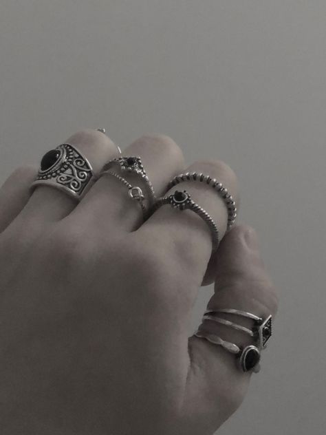 Sirius Black Rings, Dark Accessories Aesthetic, Sirius Black Daughter Aesthetic, Manifesting Board, College Au, Hogwarts Outfits, Sarah Black, Crystals Gems, Dark Jewelry