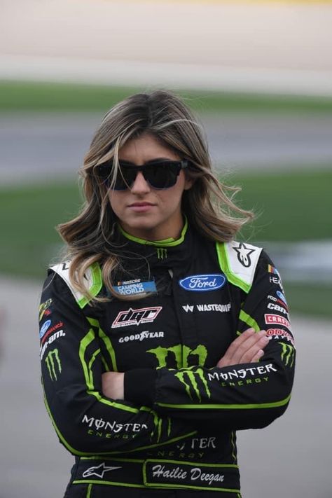 Hailie Deegan Wallpaper, Hailey Deegan, Hailee Deegan, Kami Core, Nascar Wallpaper, Race Car Girls, Car Collage, Hailie Deegan, Female Race Car Driver