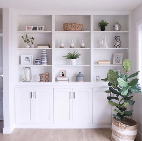 Book Shelve Decor Ideas, Glass Built In Shelves Living Room, Large Built In Shelves Living Room, Cupboard Living Room, Apartemen Studio, Living Room Storage Cabinet, Living Room Wall Units, Shelf Decor Living Room, Built In Shelves Living Room