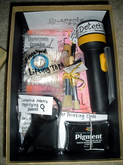 Homemade Detective Kit! – Make the Best of Everything Detective Kit, Geheimagenten Party, Spy Kit, Genre Study, Mystery Genre, Spy Party, Girl Scout Ideas, Mystery Party, Cadeau Diy