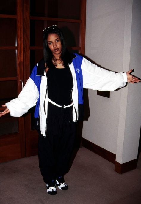 Aaliyah 90s Hip Hop Outfits, Aaliyah Outfits, Black 90s Fashion, Looks Hip Hop, Aaliyah Style, 90s Inspired Outfits, 90s Hip Hop Fashion, Outfit 90s, 90s Fashion Outfits