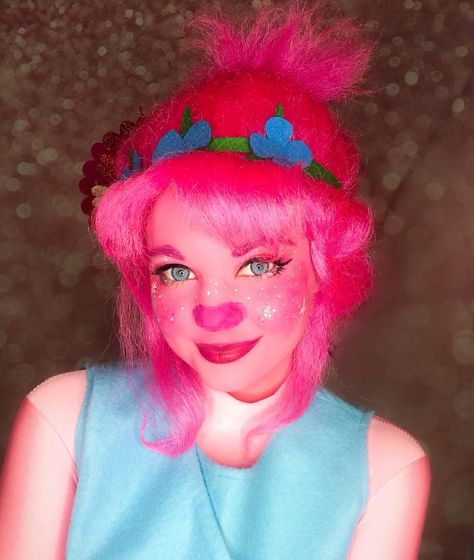 Princess Poppy Costume Diy, Poppy Costume Diy, Trolls Makeup, Trolls Cosplay, Poppy Makeup, Princess Poppy Costume, Poppy Costume, Princess Character, Princess Poppy