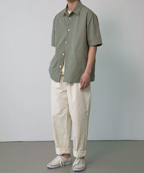 Aesthetic Minimalist Outfits Men, 90s Japanese Street Fashion Men, Japanese Man Outfit, Mens Outfit Green, Japanese Men Outfit, Japanese 90s Fashion Men, Japanese Outfits Men, Summer Male Outfits, Short Men Outfit Ideas