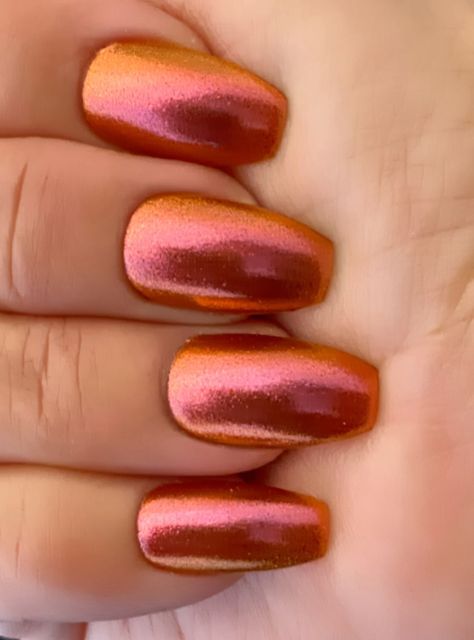 Raspberry Nail Polish, Early Fall Nail Ideas, Early Fall Nail Colors, Copper Nails Designs, Raspberry Nails, Nail Polish Pink, Rose Gold Nail, Rose Gold Nail Polish, Copper Nails