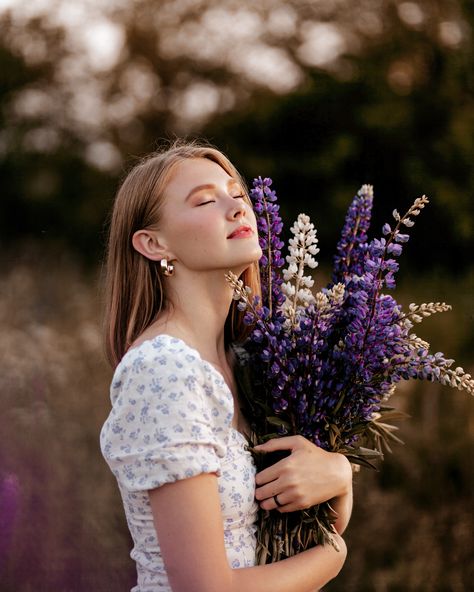 Beauty Killer, Field Photoshoot, Beautiful Photoshoot Ideas, Flower Photoshoot, Farm Photo, Summer Photoshoot, Lavender Farm, Summer Photos, Insta Photo Ideas