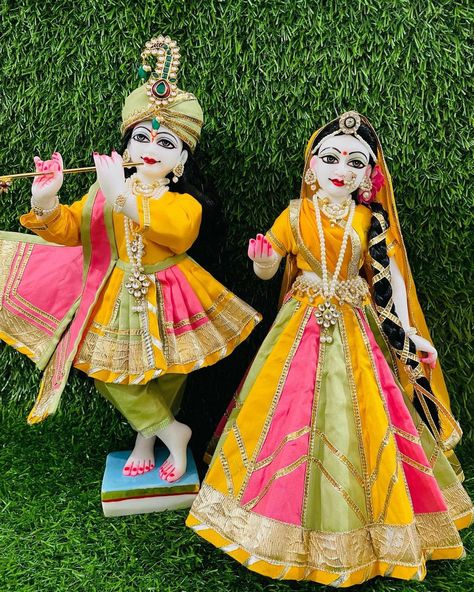 Radha Krishna Poshak Design, Radha Krishna Dress Design, Navratri Pooja, Swami Narayan, Creative Instagram Names, Deity Clothes, Bihari Ji, Krishna Dress, Radha Beauty