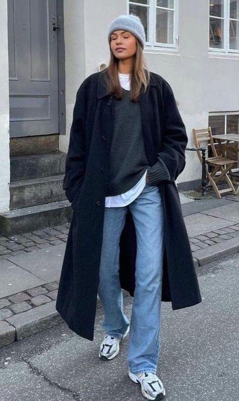 Cold Weather Maxi Skirt Outfit, Blue Chunky Sweater Outfit, Layered Looks For Winter, V2k Run Outfit, Jeans And Trainers Outfit, 30 Degree Weather Outfit, Layering Fall Outfits, Blue Beanie Outfit, Danish Fashion Copenhagen Street Style