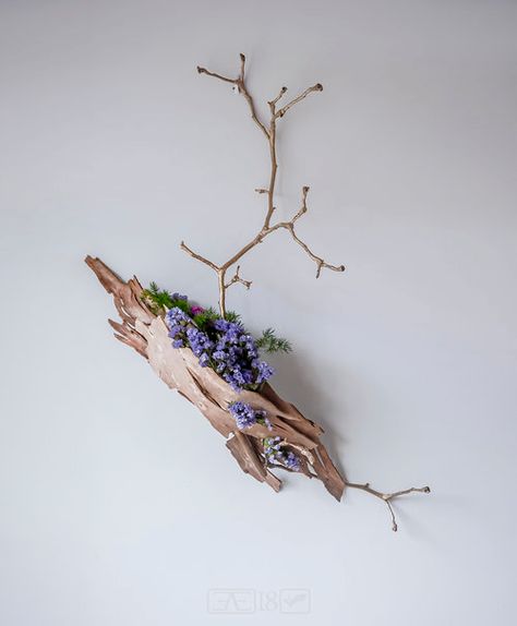 HanaKuma Ikebana - Alex Evans - gallery of ikebana work in 2018 Alex Evans, Arreglos Ikebana, Ikebana Sogetsu, Modern Floral Arrangements, Sogetsu Ikebana, Ikebana Arrangements, Floral Art Design, Ikebana Flower Arrangement, Diy Arrangements