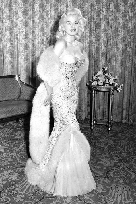 Diana Dors singer actress blonde bombshell English England Diana Dors, Vintage Hollywood Glamour, Old Hollywood Style, Old Hollywood Glam, Glamour Dress, Fur Stole, Hollywood Fashion, Hollywood Glam, Old Hollywood Glamour