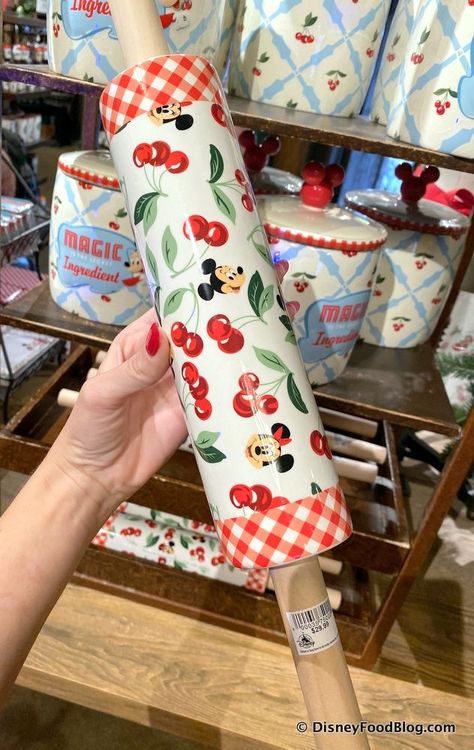 Stop What You’re Doing! We’ve Spotted the CUTEST Minnie Retro Kitchen Gear in Disney World! Disney Kitchen Ideas, Organization Small Bathroom, Toilet Organizer, Casa Disney, Disney Kitchen Decor, Mickey Kitchen, Disney Wall Decals, Disney House, Bathroom Routine