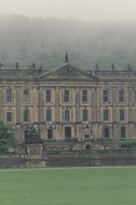 Pemberly Aesthetic, Pride And Prejudice House, Aristocratic Aesthetic, Classic Mansion, Wayne Manor, Gentleman Lifestyle, Homes Exterior, Chatsworth House, Castle Mansion