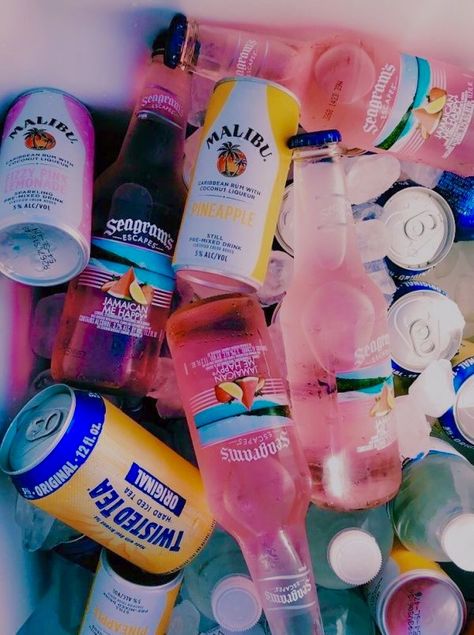 Twisted Tea Aesthetic, Party Pictures With Friends, Coconut Liqueur, Tea Aesthetic, Pretty Alcoholic Drinks, Twisted Tea, Friends Drinks, Pictures With Friends, Alcohol Aesthetic