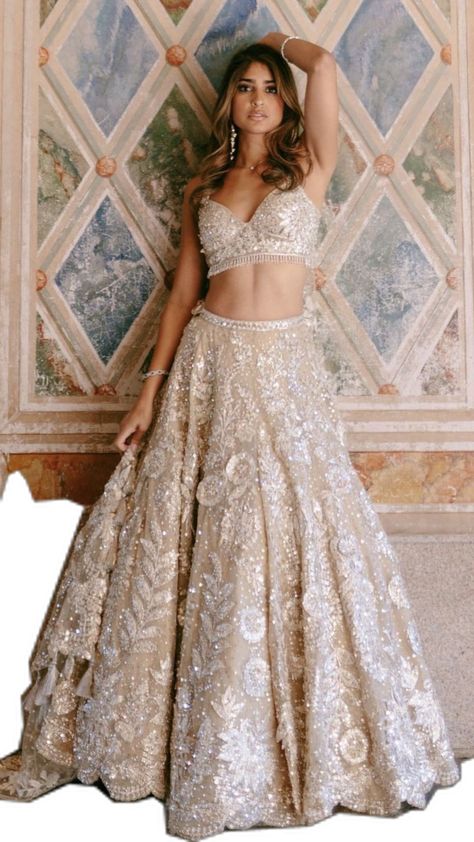 Sister Wedding Outfit, Wedding Outfit Indian, Grooms Sister, Groom Sister, Indian Dress Up, Seema Gujral, Outfit Indian, Indian Bridesmaid Dresses, Trendy Outfits Indian