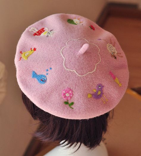 Wool needle felted  Beret. Needle Felt On Clothes, Felt Beret Diy, Beret Diy, Felted Beret, Cute Beret, Flower Candy, Pink Beret, Felt Beret, Floral Furniture