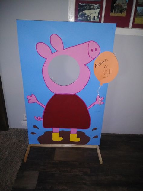 Props Pig Birthday Party, Peppa Pig Birthday Party Games, Peppa Pig Crafts For Toddlers, Diy Peppa Pig Decorations, Peppa Pig Diy, Peppa Pig Party Decorations, Pig Photo, Peppa Party, Pig Crafts