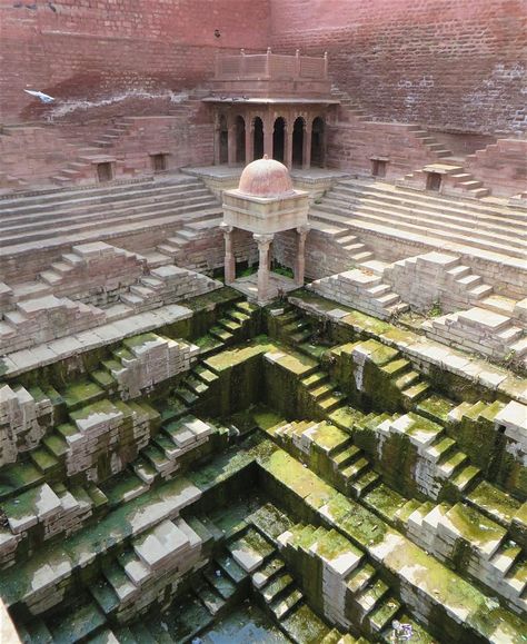 Architecture Antique, Indian Architecture, The Vanishing, Ancient Architecture, Old Building, Book Stuff, Jodhpur, Incredible India, Beautiful Architecture