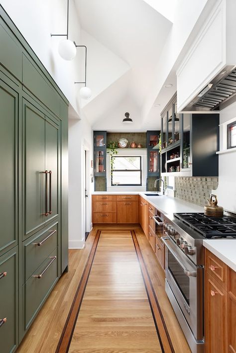 Glass Upper Cabinets, Minimalism Living, Tudor Kitchen, Brooklyn Kitchen, 50s Kitchen, Emily Henderson Design, Tips Design, Devol Kitchens, Painted Kitchen Cabinets Colors