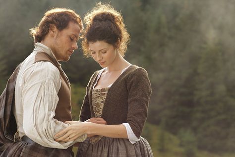 Photographer Nick Briggs uploaded quite a few of his photos from a promotional photoshoot of Claire (Caitriona Balfe) and Jamie (Sam Heughan) from the first season of Outlander. Outlander News, Gabaldon Outlander, John Bell, Diana Gabaldon Outlander Series, Outlander Quotes, Outlander Season 1, Diana Gabaldon Outlander, Jamie Fraser Outlander, Outlander Tv Series