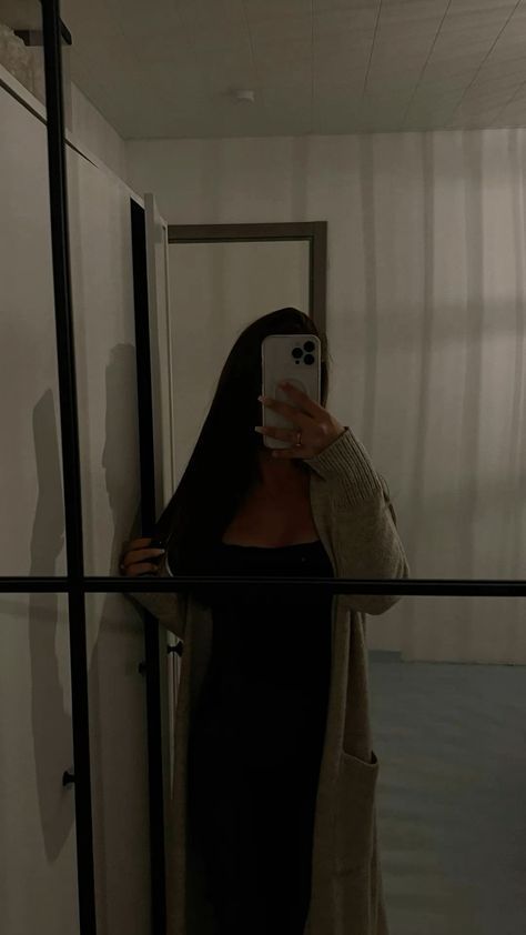 Spiegel Aesthetic, No Face Mirror Pic, Gym Photo Instagram Story, Mirror Pics No Face, Photo Snapchat, Hot Outfit Ideas, Spiegel Selfie, Girl Mirror, Face Mirror