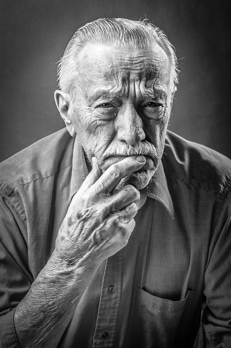 Male portrait. Black and White. Studio. Continuous light. Senior. Black And White Mens Photography, Black And White Man Portrait, Photography Ads, Black And White Studio, Family Photo Studio, Old Man Portrait, Portrait Black And White, Person Photography, Classic Portraits