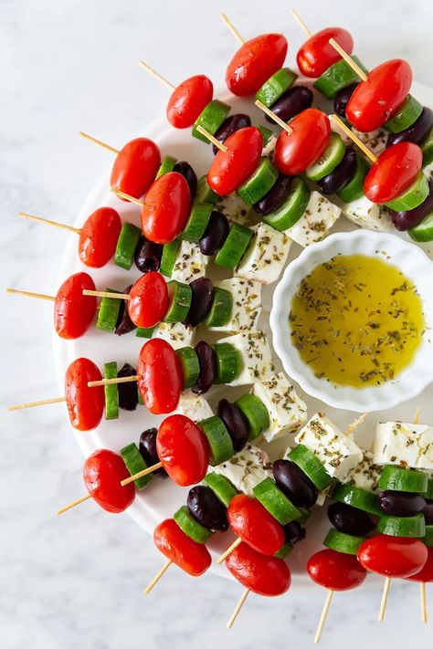 Easy Skewer Appetizers, Hor Devours, Easy Skewers, Tapas Platter, Salad Skewers, Small Bites Appetizers, Alcoholic Punch Recipes, Greek Appetizers, Greek Vinaigrette