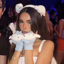 Madison Beer Halloween Costume, Madison Beer Costume, Madison Beer Halloween, Madison Beer Coachella, Sanrio Halloween Costume, Madison Beer Blue, Beer Halloween Costumes, Beer Costume, Sanrio Halloween