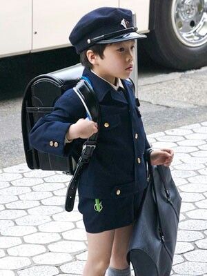 I know it's a boys' uniform, but this would be such a cute outfit <3 just imagine the shorts with a blazer... but not denim shorts lol Japanese Elementary School Uniform, Japanese Middle School, Japanese Elementary School, Basic White Blouse, Japanese Student, Japanese Uniform, Japanese Kids, School Uniform Outfits, Kids Uniforms