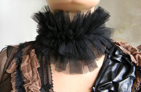 Ruffled collar | Etsy Black Swan Kostüm, Vampire Choker, Swan Costume, Black Swan Costume, Elizabethan Collar, Ruff Collar, Neck Corset, Choker Black, Stephane Rolland