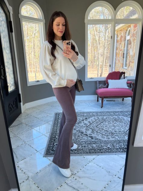 Maternity Flare Pants Outfit, Pregnancy Ootd, Brown Flare Leggings, Pregnant Ootd, Bump Friendly Outfits, Big Sweater Outfit, Aerie Outfit, Outfit Amazon Finds, Outfit Basics