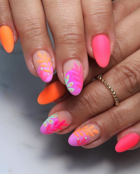 Gel Nail Artist & YouTuber on Instagram: “Bright summer leaves! 😍💖 I’m in love with this color combo. F Gel 102 & 104 from @zillabeau code KATIE10 to save 🔥 Akzentz Luxio Dazzle…” Gel Nail Summer Designs, Tropical Leaves Nail Designs, Pretty Gel Nails Summer, Bright Colorful Summer Nails, Summer Nail Ideas Gel Design, Bright Tropical Nails, Vibrant Spring Nails, Summer Nails Unique, Bright Colored Nail Ideas