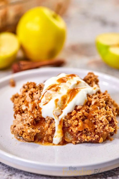 The Ultimate Apple Crisp Recipe 1 Homemade Apple Crisp, Crisp Recipes, Easy Apple Crisp, Best Apple Crisp, Easy Apple Crisp Recipe, Apple Crisp Recipe, Apple Crisp Easy, Bakery Ideas, Popular Desserts