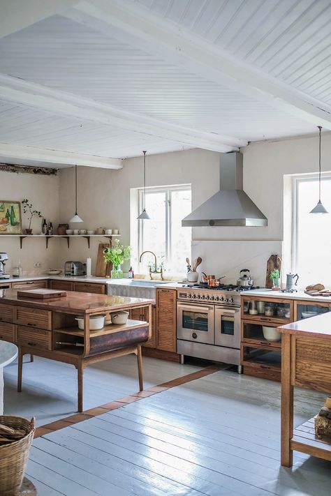 Devol Haberdasher, Countryside Kitchen, Swedish Kitchen, Swedish Cottage, Sweden House, Devol Kitchens, Countryside Cottage, Cosy Kitchen, Food Stories