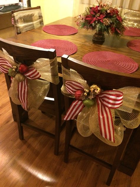 beautiful Christmas table 2014❤️ Christmas Chair Decor, Navajo Christmas, Xmas Pics, Christmas Chair Covers, Boho Christmas Decor, Christmas Decorations Diy Crafts, Christmas Chair, Xmas Pictures, Christmas Themes Decorations