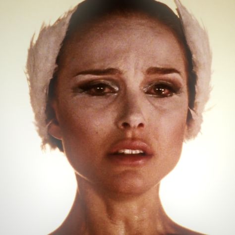 Black Swan Movie, Black Swan 2010, Walk With God, Swan Queen, Female Reference, I Love Cinema, Face Reference, White Swan, A Level Art